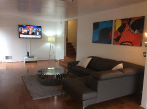 Lovely huge 4 bedroom 3 bath home close to Universal/Hollywood sleeps 10